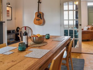 Dining - 2 bedroom accommodation in Beverley (Beverley)