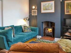 TV, fireplace - 2 bedroom accommodation in Beverley (Beverley)