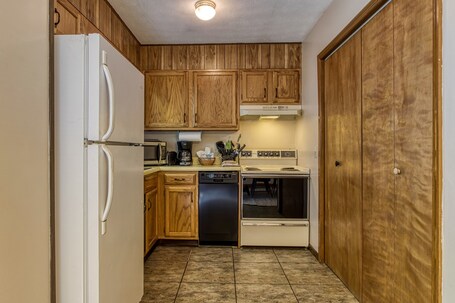 Pinecrest Townhomes - Image 27
