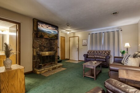 Pinecrest Townhomes - Image 25