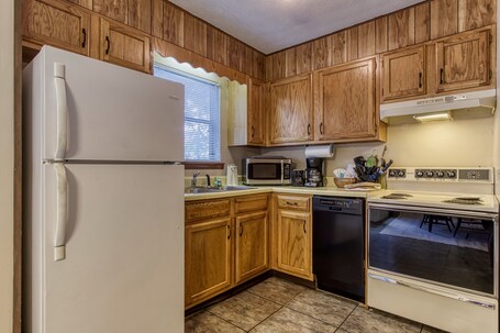 Pinecrest Townhomes - Image 28