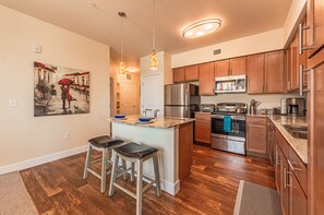 Deluxe Apartment | Private kitchen - Modern  Mountain view very clean (Colorado Springs)
