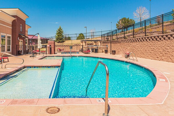 Kolam renang outdoor