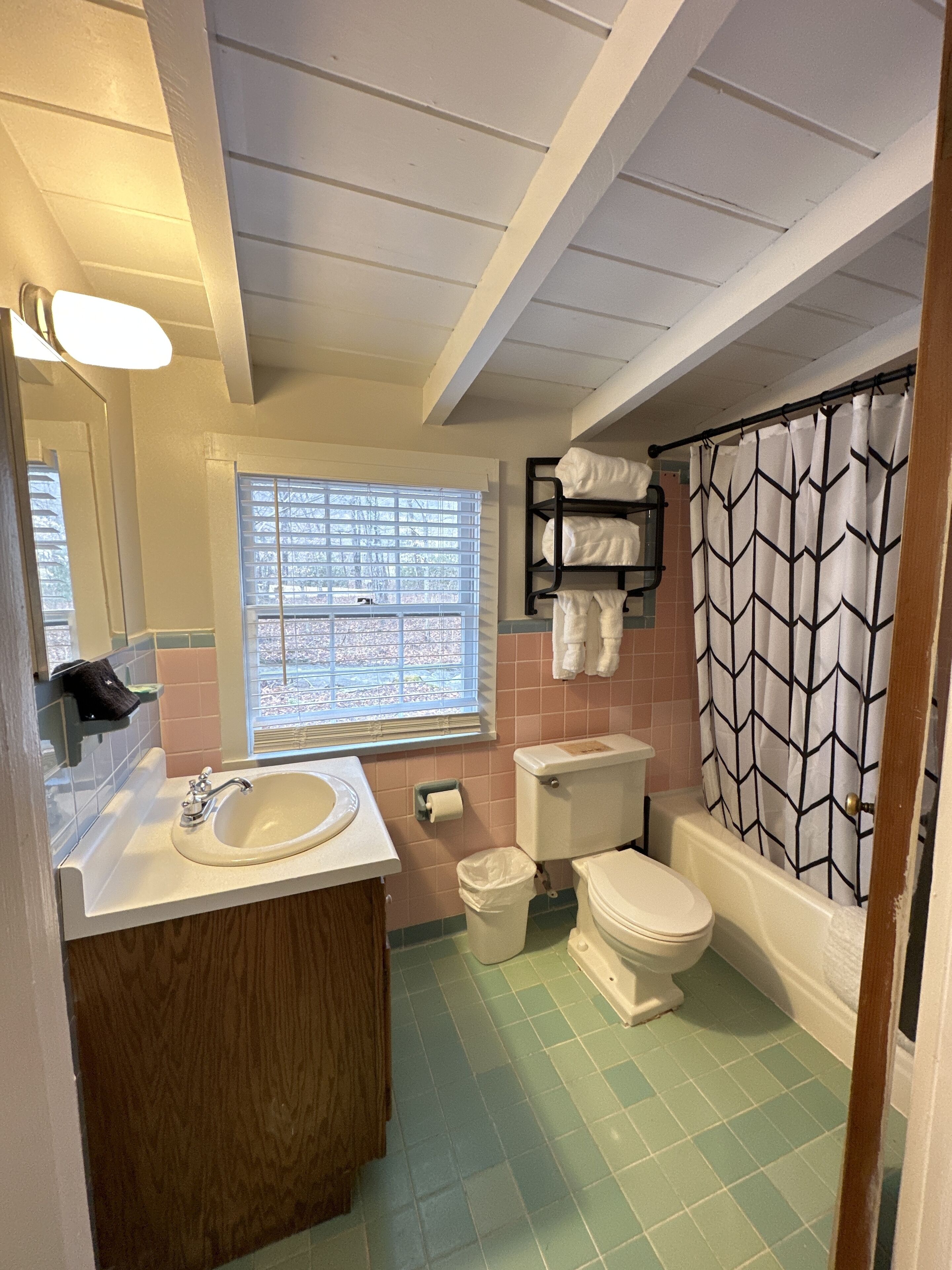 A bathroom with a sink, toilet, and bathtub.