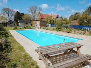 Pool - 3 bedroom accommodation in Melton Constable (Melton Constable)