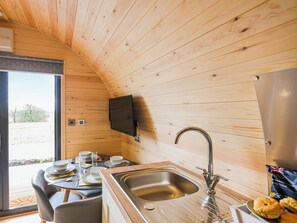 Dining - Cae Bitfel - UK37082 (Llanwddyn)