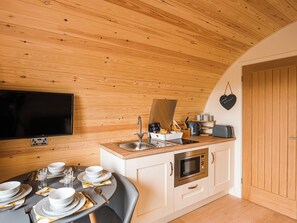 Private kitchen - Cae Bitfel - UK37082 (Llanwddyn)