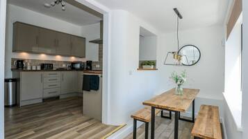 Cottage | Private kitchen | Fridge, dishwasher, electric kettle, toaster