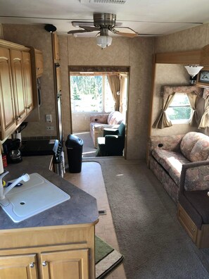 Four Ă micro-ondes, un four, surface de cuisson