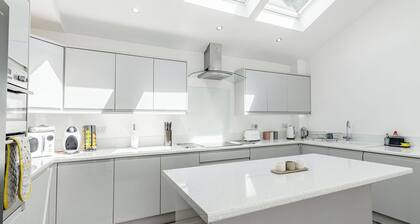 We love how modern and stylish High Trees View is.