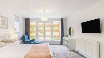 4 bedrooms, free WiFi, bed sheets