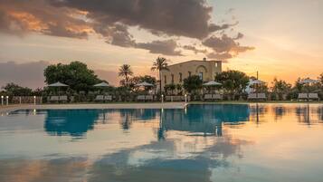 Seasonal outdoor pool