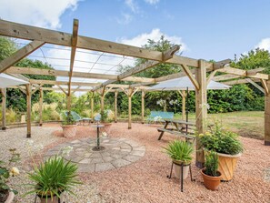 Outdoor dining - 2 bedroom accommodation in Evesham (Evesham)