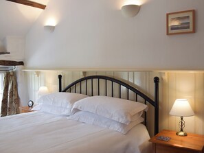 3 bedrooms, free WiFi, bed sheets - 3 bedroom accommodation in Lower Town, Fishguard (Lower Town, Fishguard)