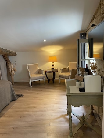 CHAMBRE MARGAUX | Premium bedding, Select Comfort beds, minibar, individually decorated