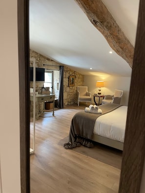 CHAMBRE MARGAUX | Premium bedding, Select Comfort beds, minibar, individually decorated
