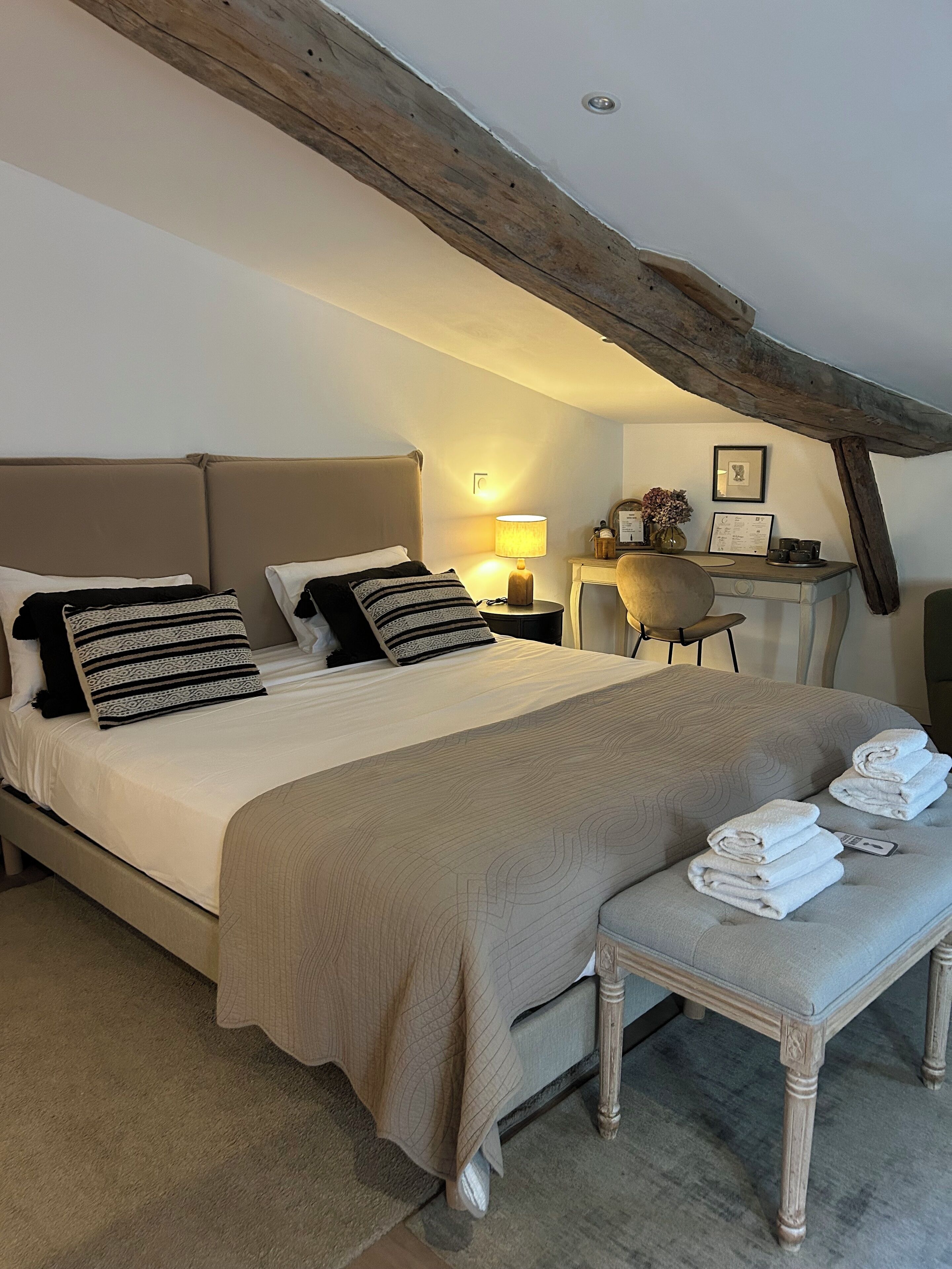 Ropa de cama de alta calidad, colchones Select Comfort y minibar 