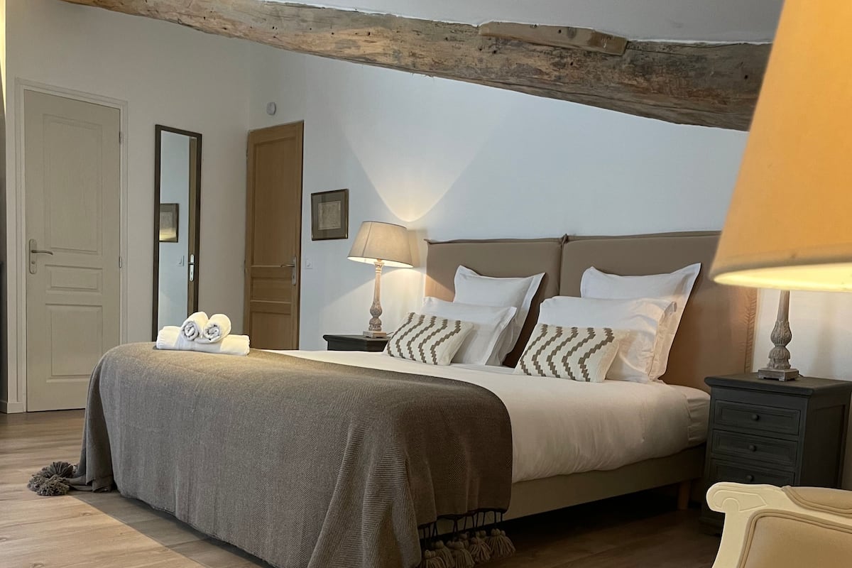 CHAMBRE MARGAUX | Hochwertige Bettwaren, Minibar, individuell dekoriert