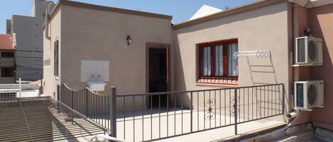 المنطقة المحيطة بالمنشأة