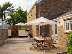 Outdoor dining - Caro's Cottage-UK12574 (Pelynt, near Looe)