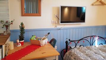 1 bedroom, free WiFi, bed sheets