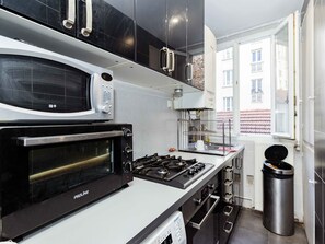 Refrigerador, microondas y horno 