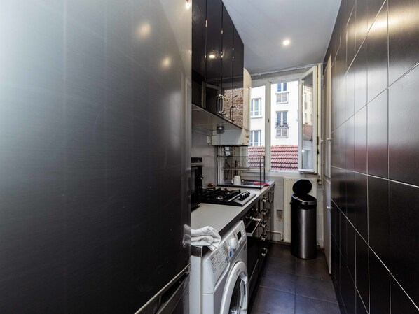 Fridge, microwave, oven