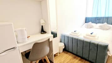 1 bedroom, bed sheets