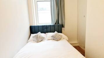 1 bedroom, bed sheets