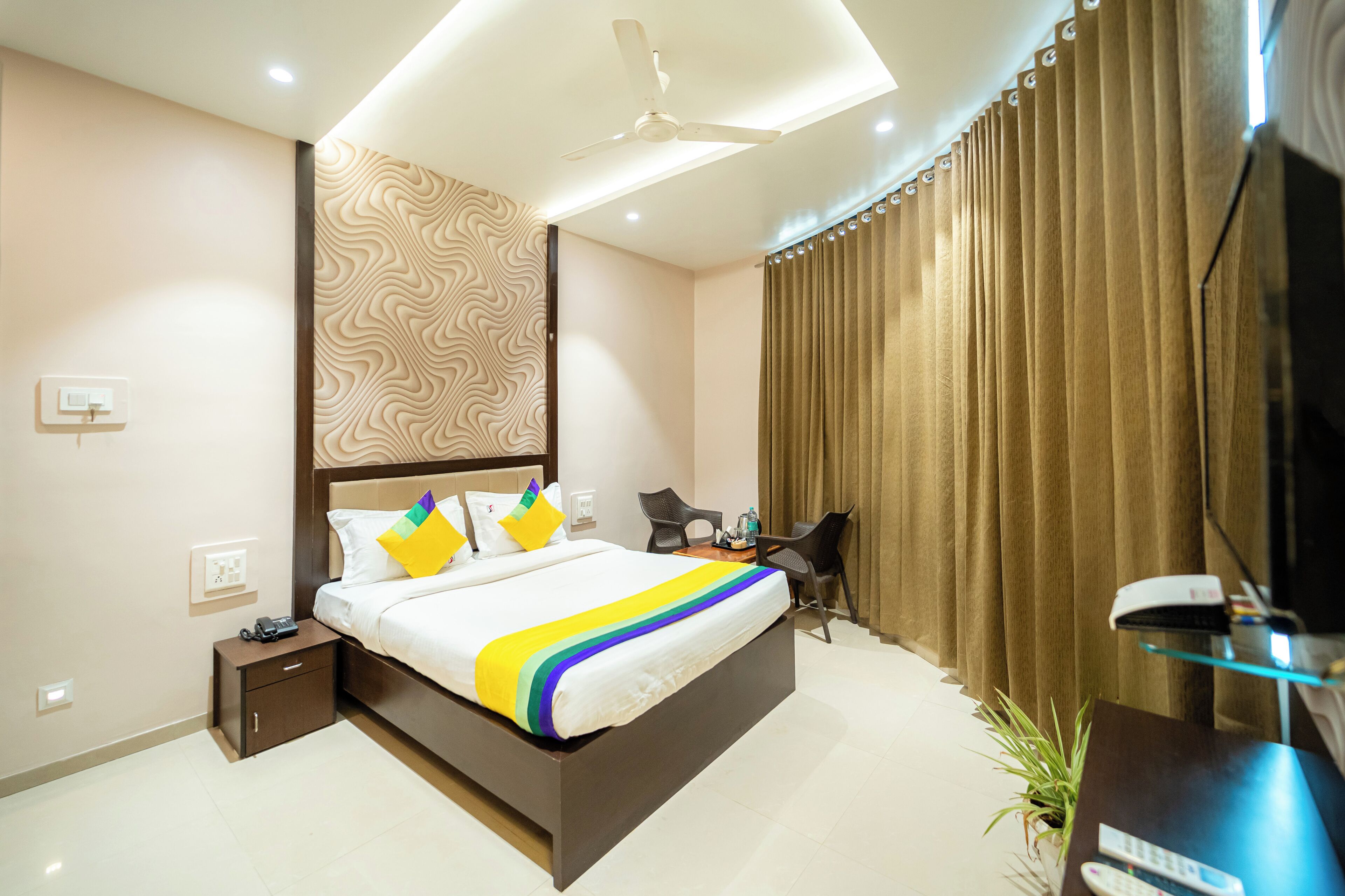 Phòng Tiêu chuẩn | Bàn, bàn ủi/dụng cụ ủi quần áo, bộ trải giường 