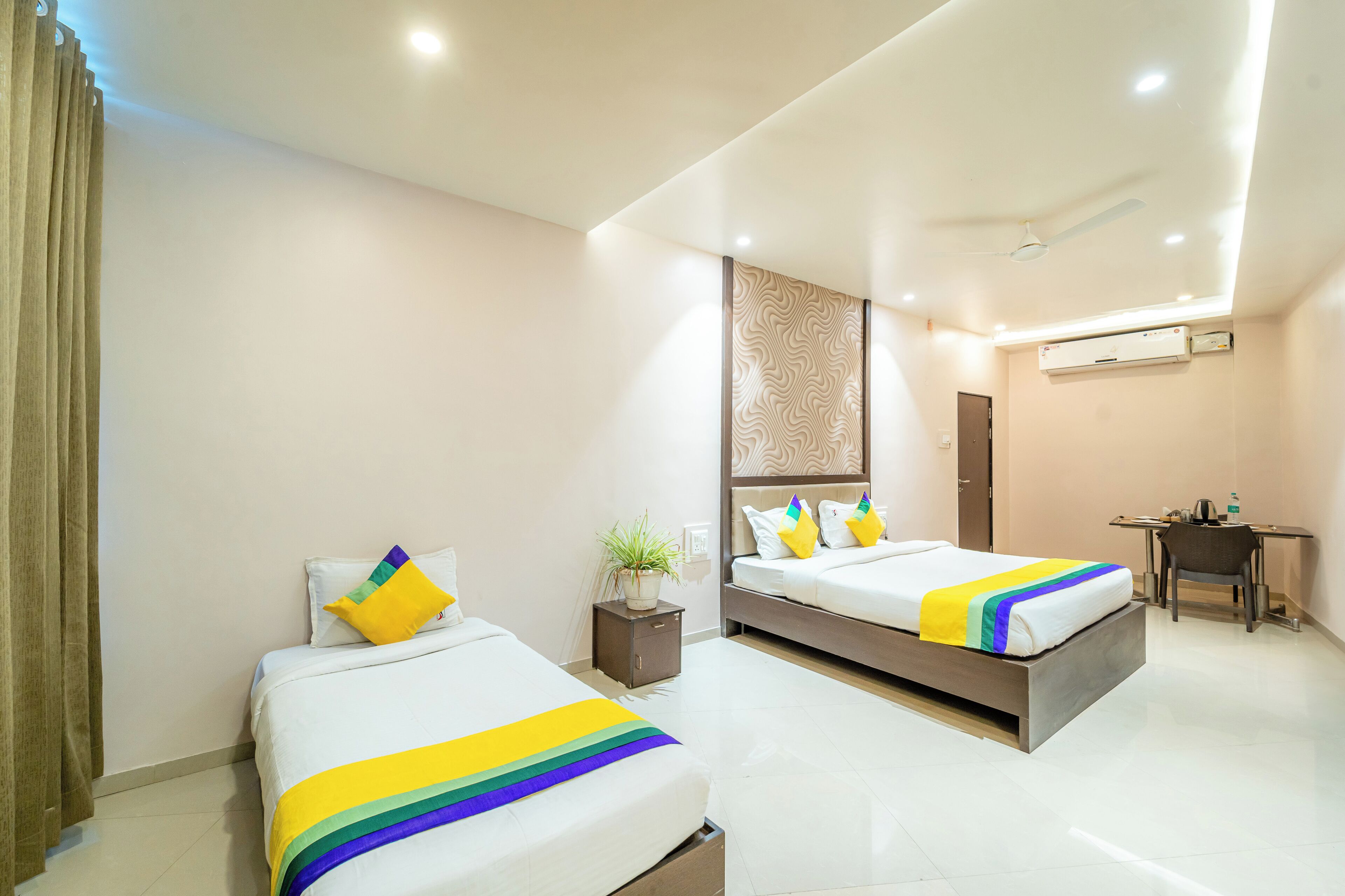 Premium Room | Desk, iron/ironing board, bed sheets