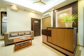 Reception - Itsy Hotels Sitara (Satara)