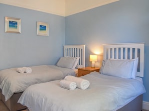 3 bedrooms, free WiFi, bed sheets - 3 bedroom accommodation in Whitby (Whitby)