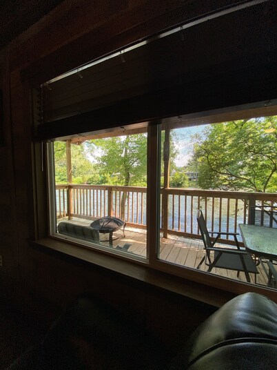 Relaxing waterfront cabin with a loft! 