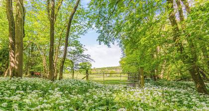 3 bedroom accommodation in Blacknest, near Alton