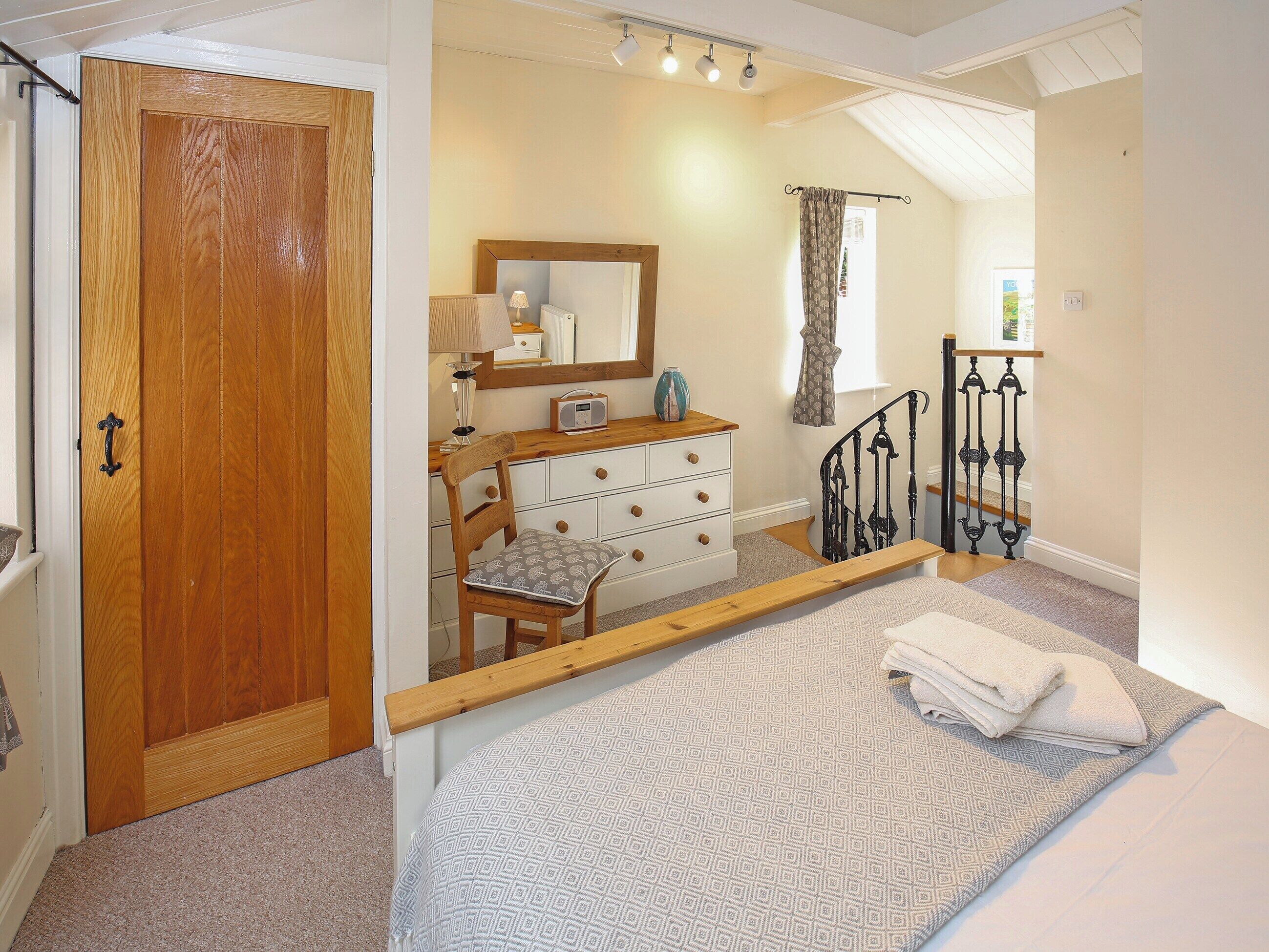 1 bedroom, bed sheets