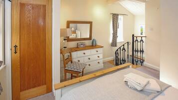 1 bedroom, bed sheets