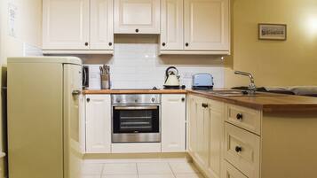 Cookware/dishes/utensils