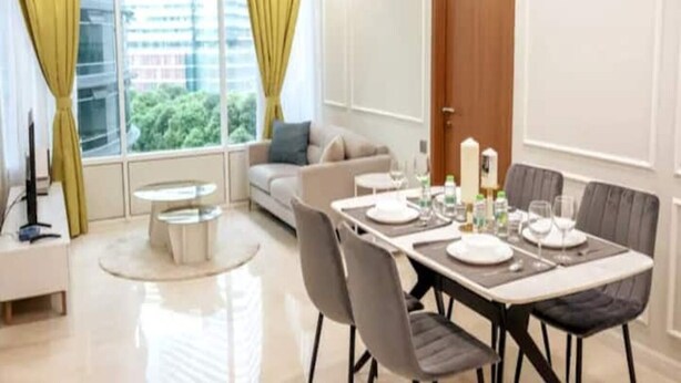 A modern dining area with a round table set for four, a sofa, and a ceiling fan. - MONTLY OFFER 3BR 3 Min Walk KLCC FREE WIFI 6 PAX (Kuala Lumpur)