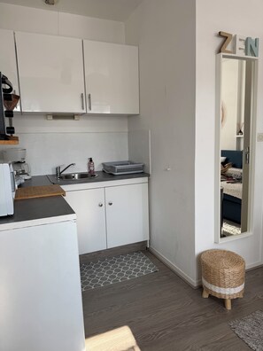 Kylskåp, mikrovågsugn, ugn och spishäll