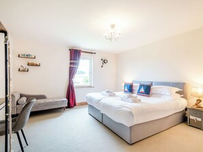 4 bedrooms, free WiFi, bed sheets