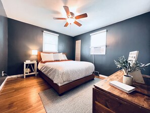 3 bedrooms, iron/ironing board, travel crib, free WiFi - Lakewoods Cottage (Howard)