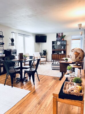 Dining - Lakewoods Cottage (Howard)