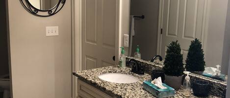 Bathtub, towels