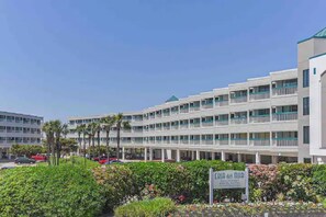 Exterior - Beach & Pool View at Casa Del Mar (Galveston)