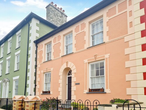 Fabulous Georgian property overlooking the harbour of Aberaeron.