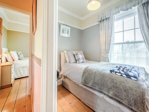 4 bedrooms, free WiFi, bed sheets