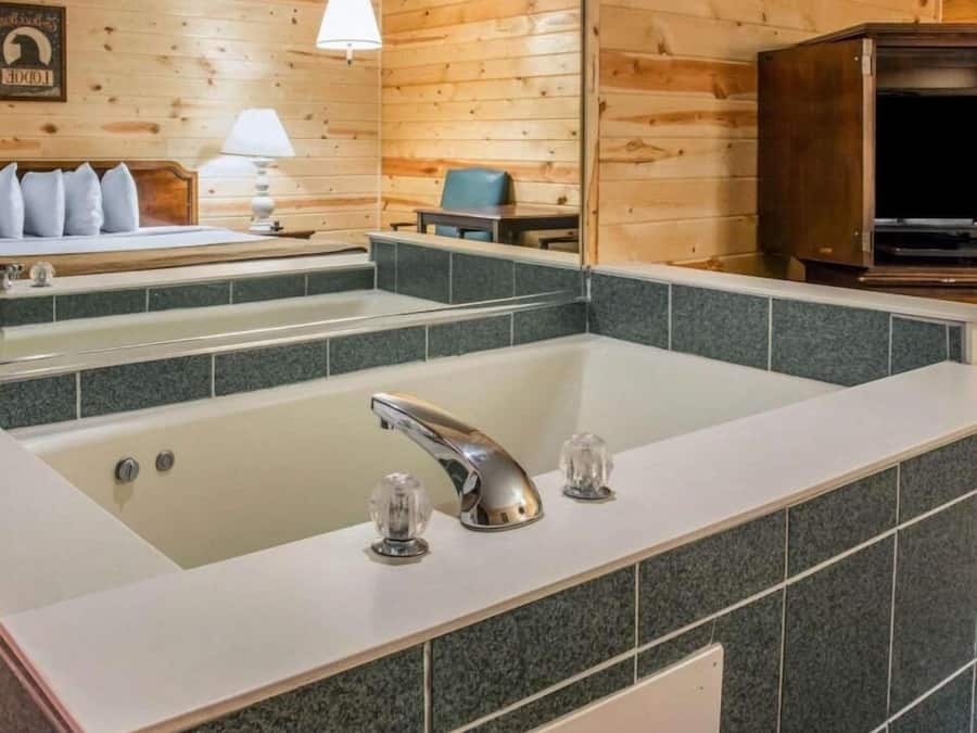 Deluxe Room | Free WiFi, bed sheets