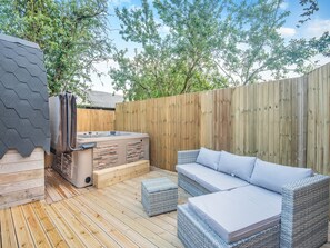Terrace/patio - Boxing Hare - UK39915 (Burton Pedwardine, near Sleaford)