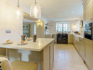 Lave-vaisselle, chaise haute, congélateur